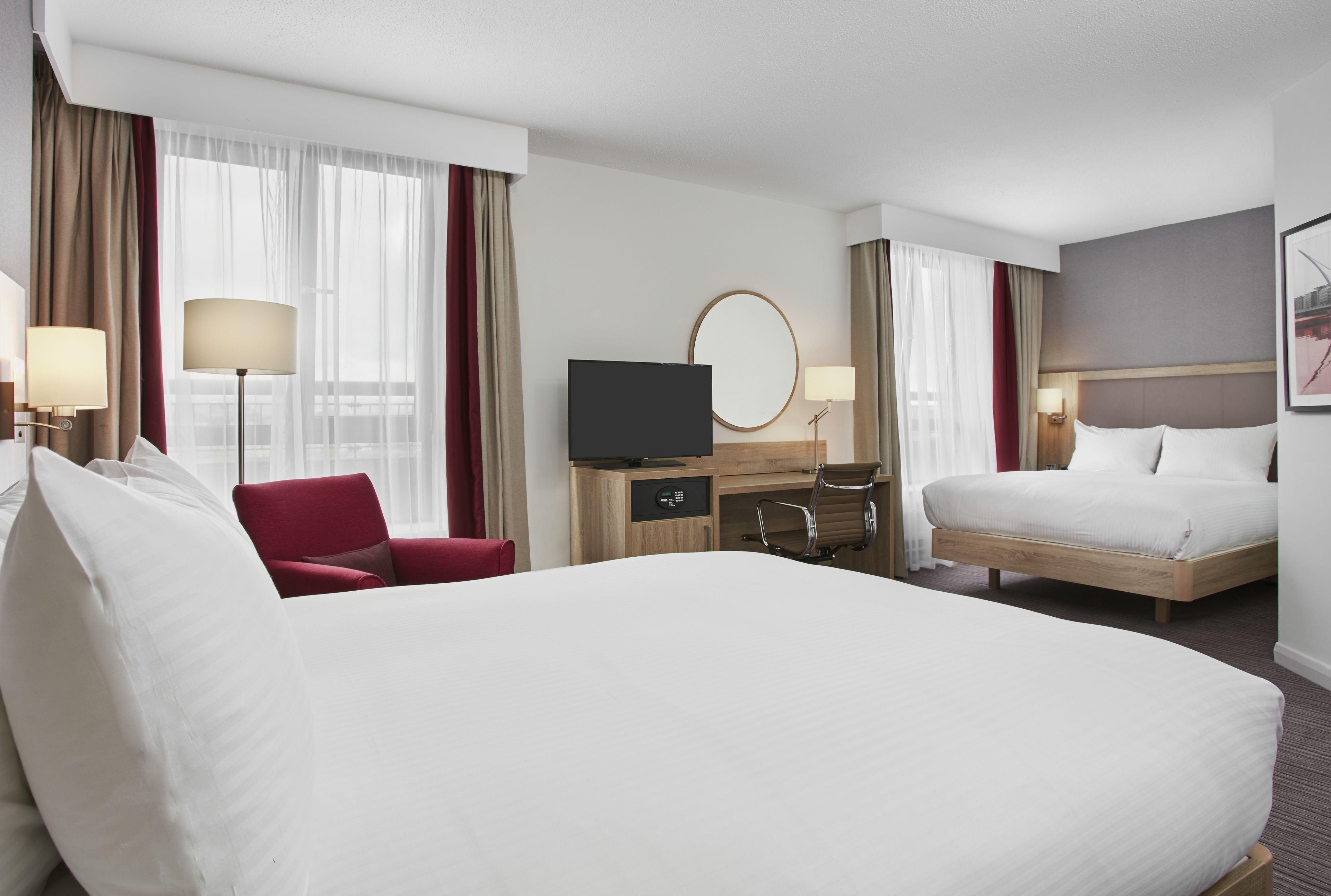 Hilton Garden Inn Dublin City Centre — Fotos 1